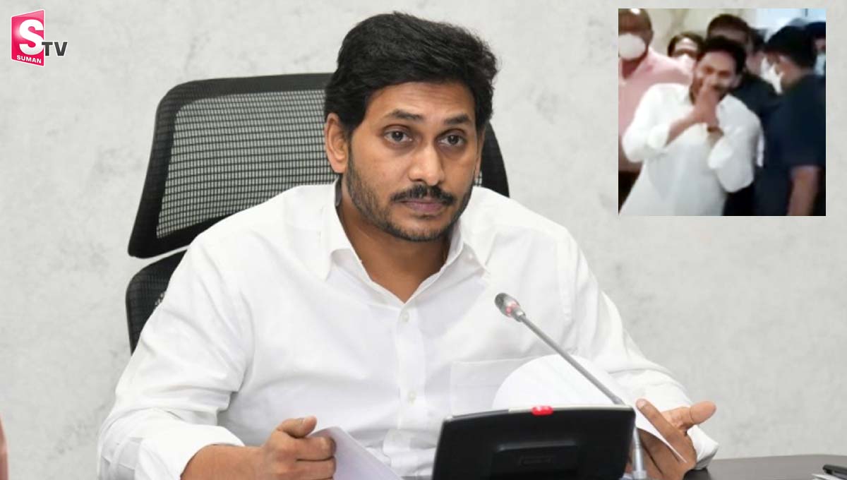 బిగ్ బ్రేకింగ్.. సీఎం జగన్ కాలికి గాయం! ఆసుపత్రిలో పరీక్షలు!