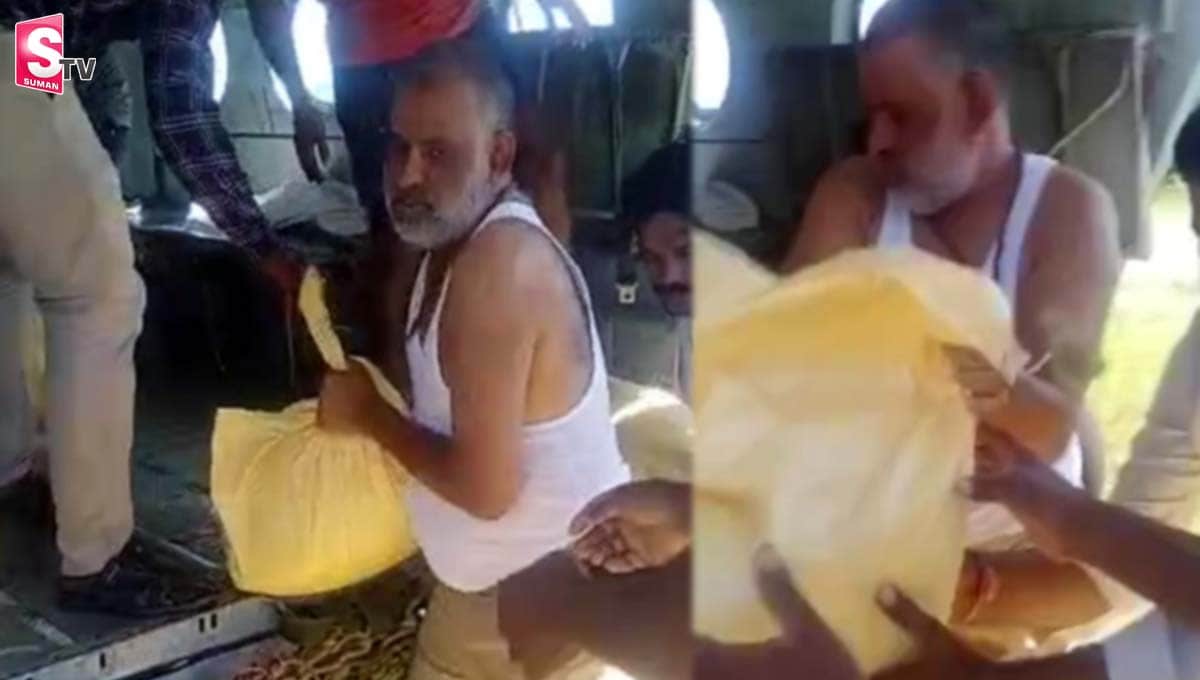 వరద బాధితుల కోసం చొక్కా విప్పి రంగంలోకి దిగిన ఎమ్మెల్యే!