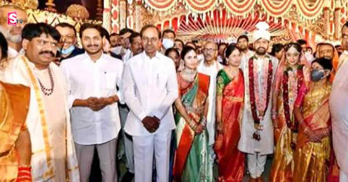 ఒకే వేదికపై కేసీఆర్, జగన్.. పక్కపక్కనే కూర్చుని ముచ్చట్లు!