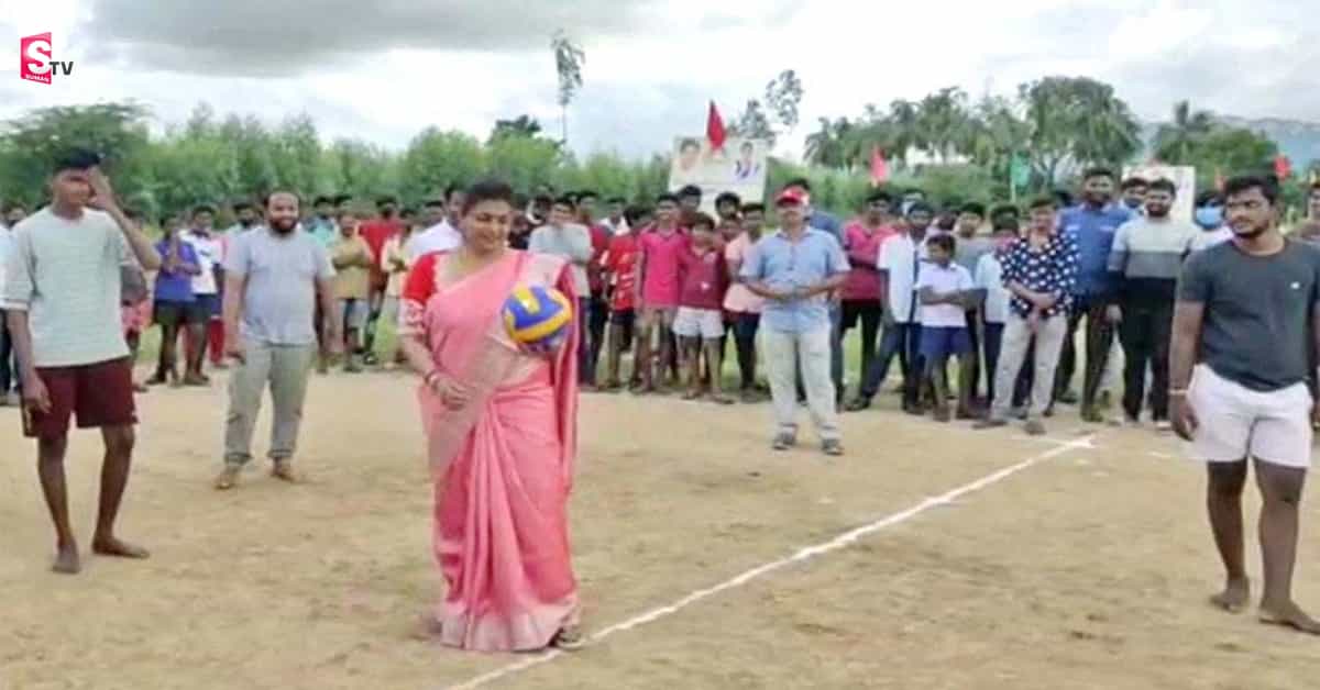 నిన్న కబడ్డి.. నేడు వాలీబాల్.. అదరగొడుతున్న రోజా