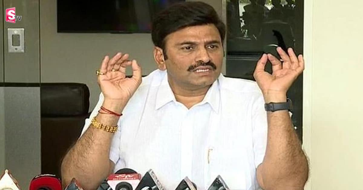 వరద ప్రభావిత ప్రాంతాల్లో పర్యటిస్తున్న సీఎం బృందంపై ఎంపీ ఆర్ ఆర్ ఆర్ కామెంట్స్