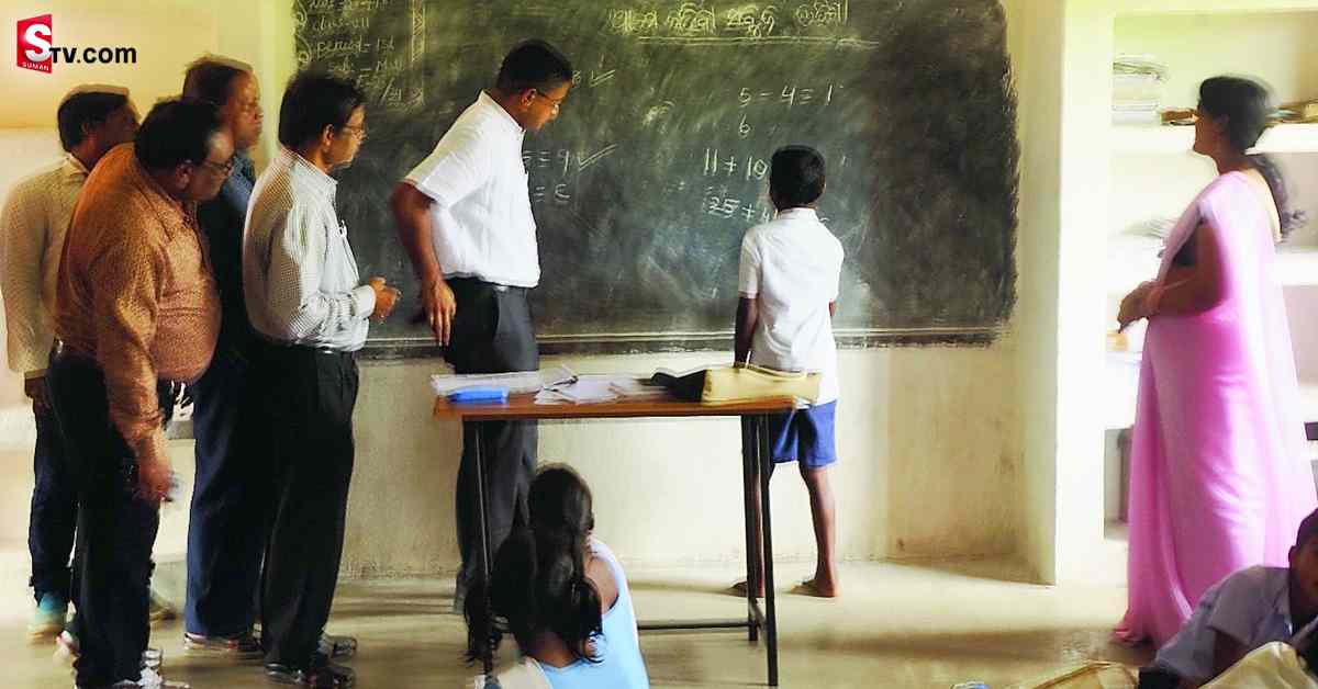 పిల్లలకు పాఠాలు బోధించనున్న కలెక్టర్లు!
