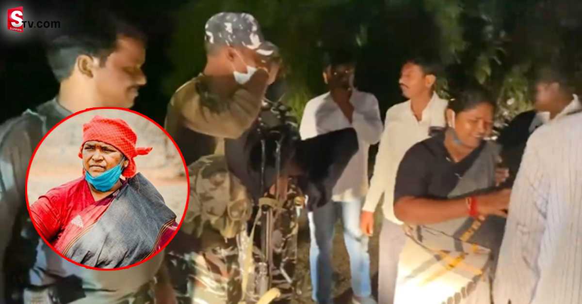 అర్థరాత్రి అడవిలో జవాన్లుకు ఎమ్మెల్యే సీతక్క సాయం.. వీడియో వైరల్‌