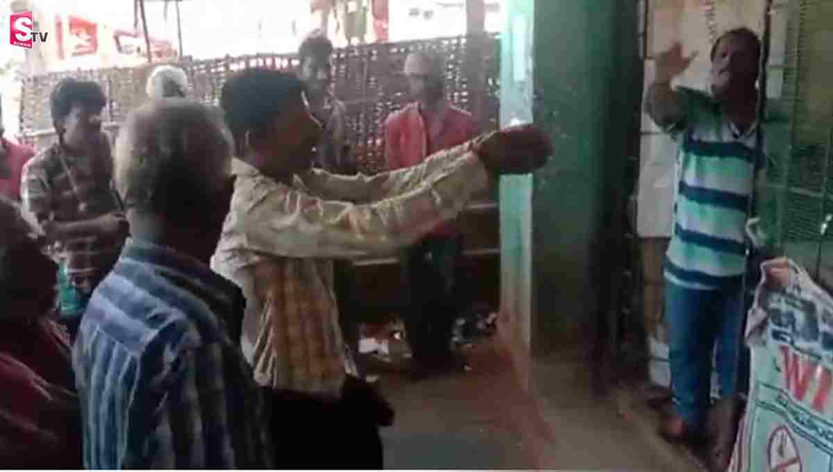 తగ్గిన మద్యం ధరలు… దుకాణాల వద్ద మద్యం ప్రియుల పూజలు!