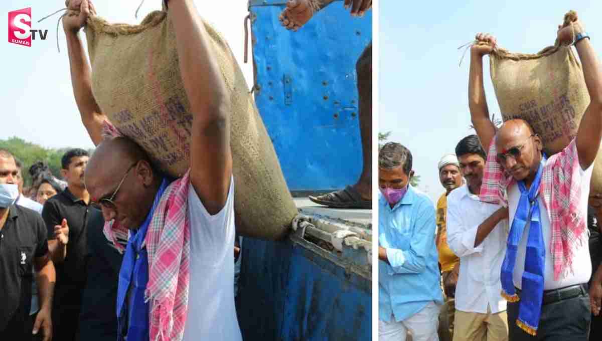 వడ్ల బస్తాలు మోసిన మాజీ ఐపీఎస్ అధికారి!