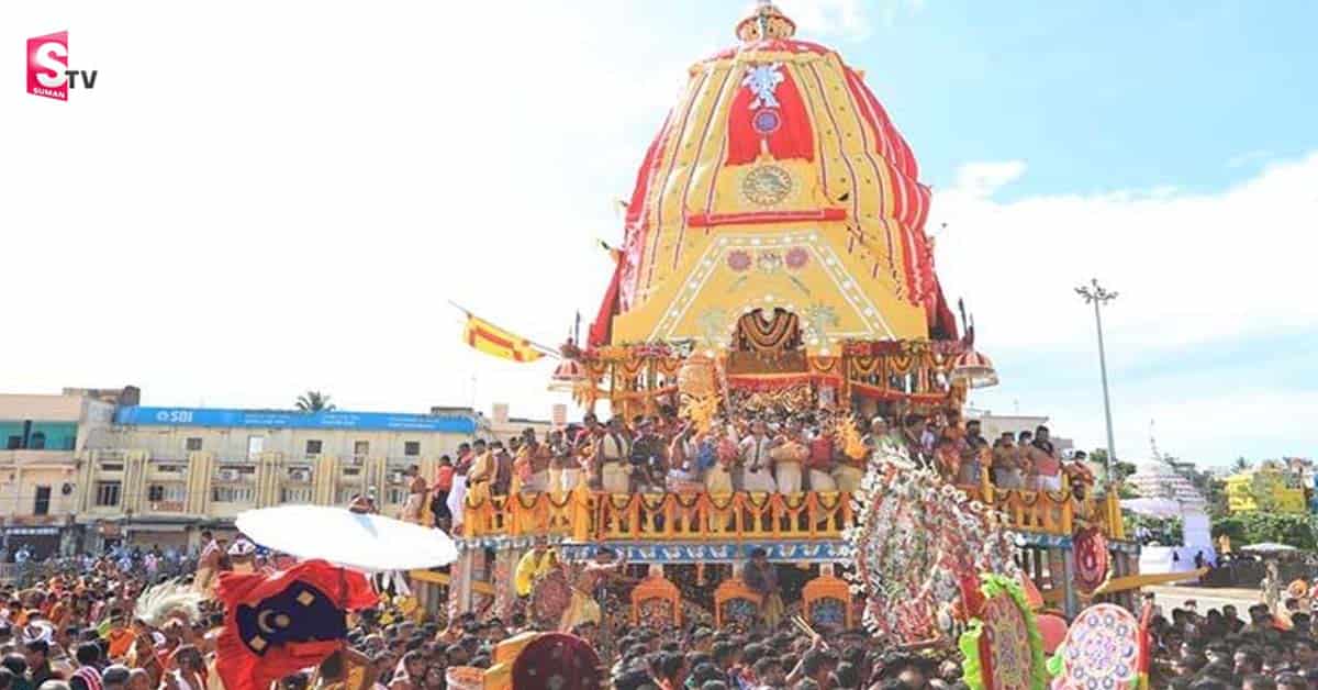 ఊరేగింపులో దేవుడి విగ్రహానికి చెమటలు!