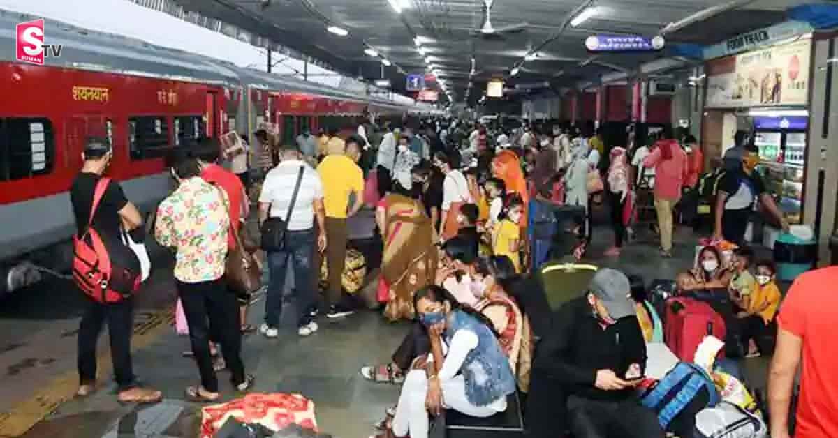 పండగపూట ప్రయాణికులకు షాకిచ్చిన రైల్వే శాఖ
