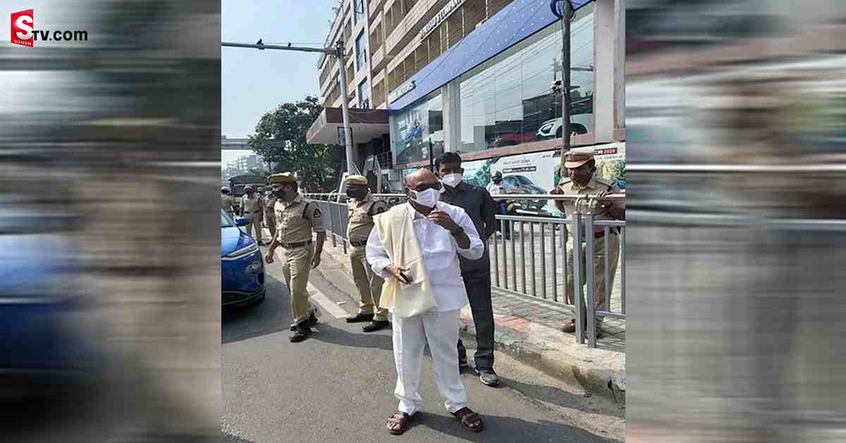 ప్రగతి భవన్ వద్ద మాజీ మంత్రి జేసీ దివాకర్ రెడ్డి హల్‌చల్