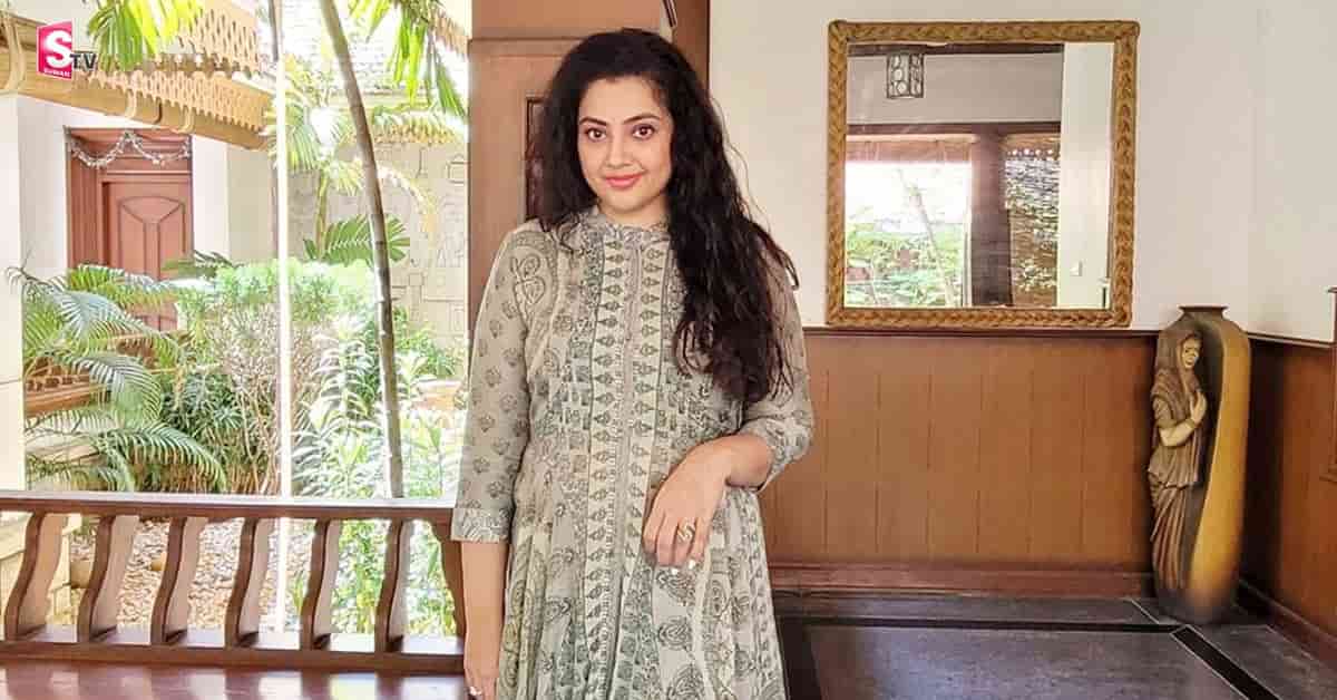 కరోనా పై నటి మీనా సెటైరికల్ ట్వీట్.. సోషల్ మీడియాలో వైరల్!