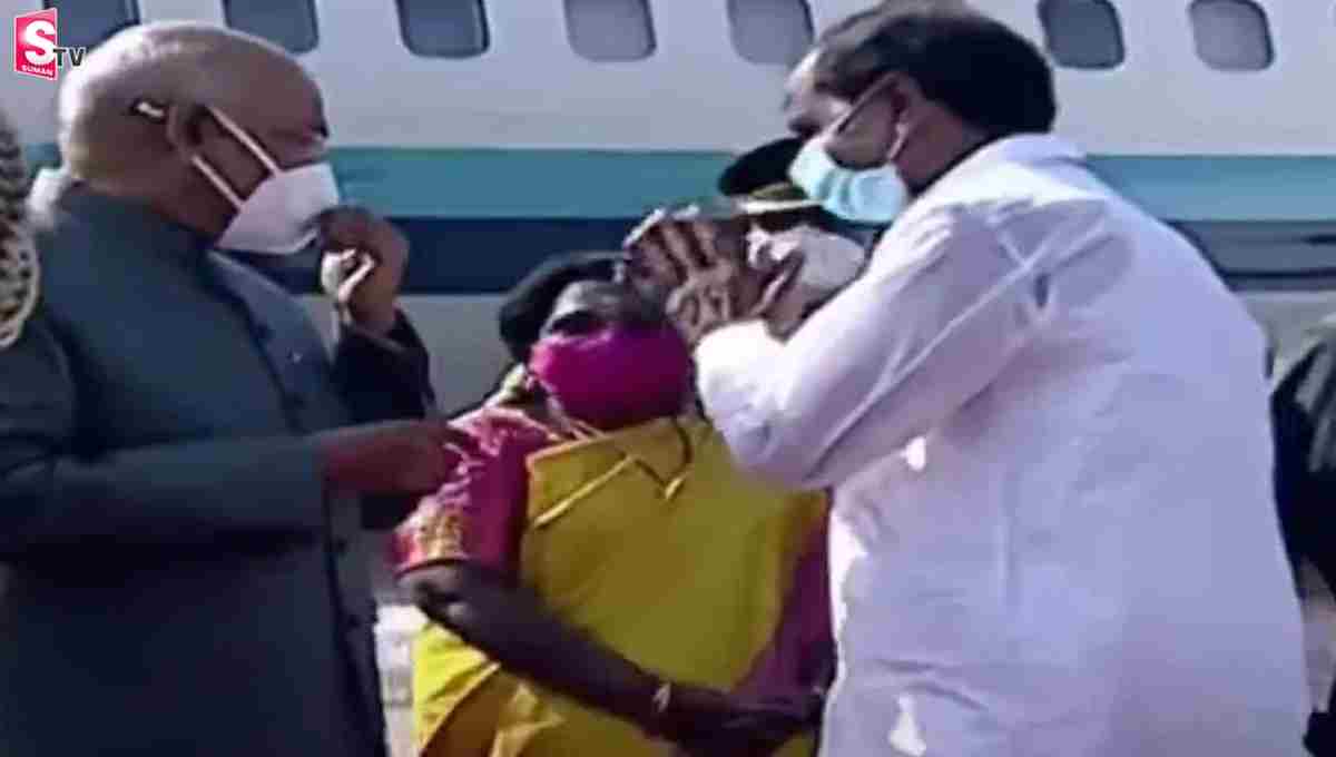 హైదరాబాద్ కి చేరుకున్న రాష్ట్రపతి… స్వాగతం పలికిన సీఎం కేసీఆర్!
