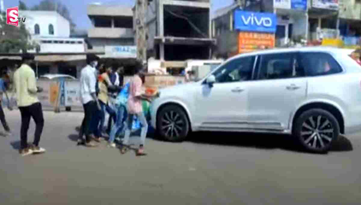 టీఆర్ఎస్ ఎమ్మెల్యేపై కోడిగుడ్లతో దాడి..!