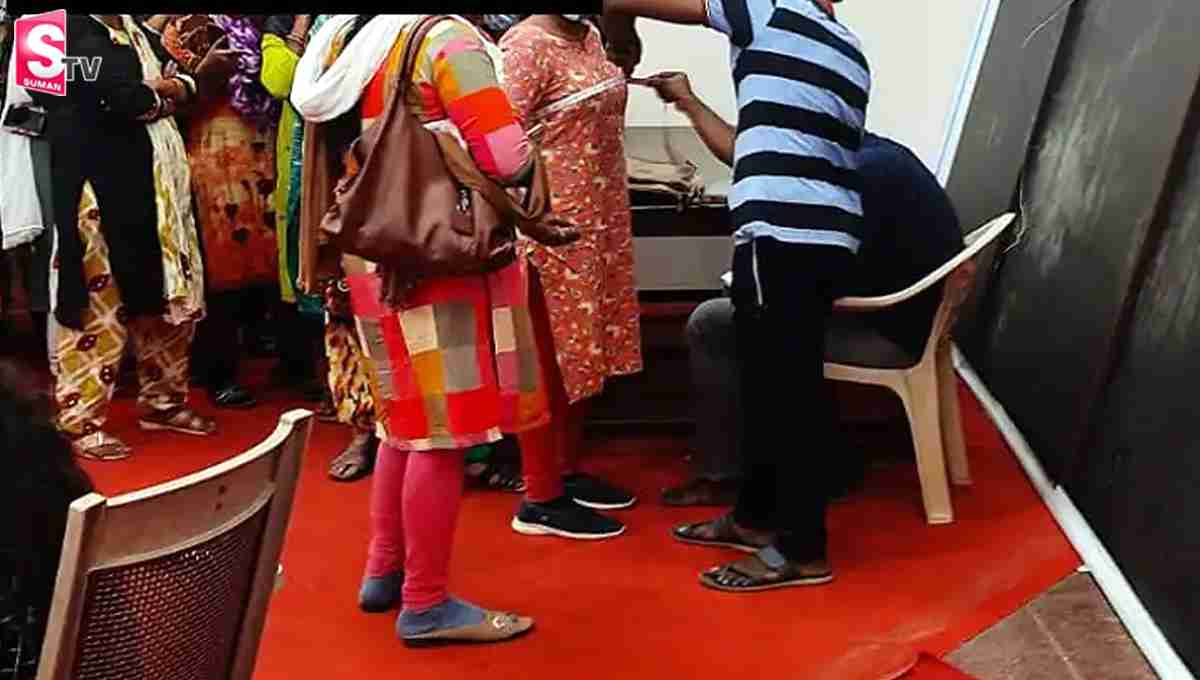 పురుషులతో లేడీ కానిస్టేబుల్స్‌ యూనిఫాం కొలతలు! స్పందించిన SP!
