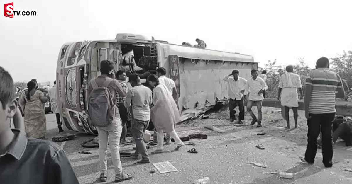 ప్రైవేట్‌ బస్సు బోల్తా.. 8 మంది మృతి