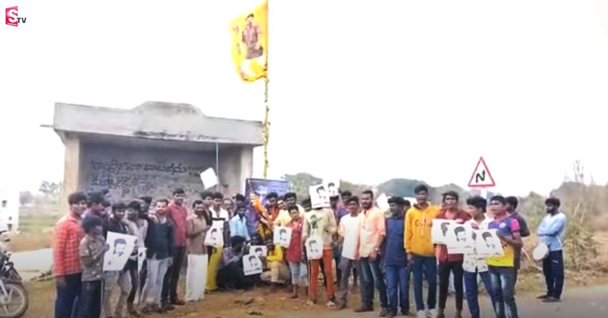 చంద్రబాబు ఇలాకలో ఎగిరిన ఎన్టీఆర్ జెండా.. సీఎం సీఎం అంటూ ఫ్యాన్స్ రచ్చ!