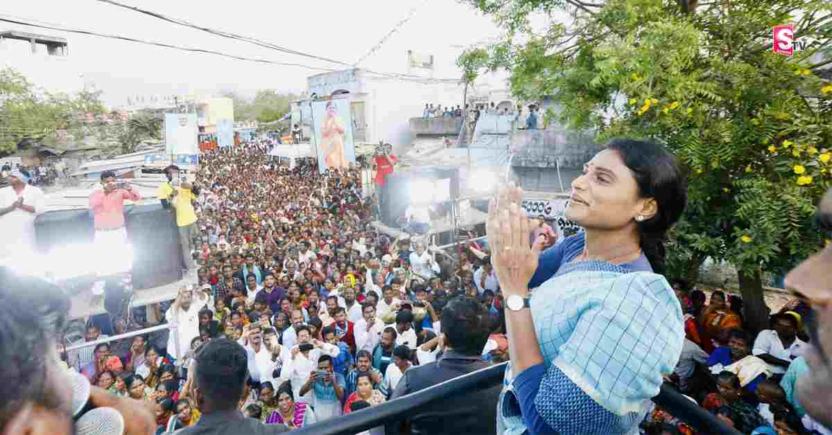 వైఎస్‌ షర్మిల పాదయాత్రలో ఉద్రిక్తత.. చెప్పులు విసిరిన టీఆర్ఎస్ శ్రేణులు!