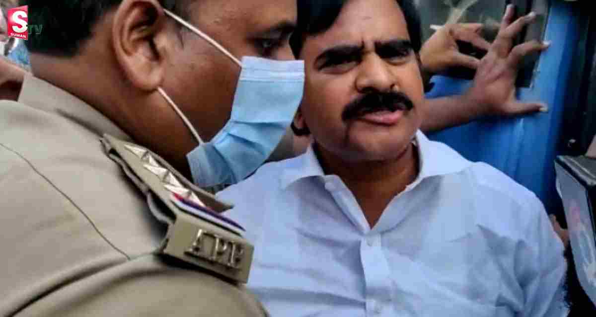 టీడీపీ నేత దేవినేని ఉమ అరెస్ట్.. ఉద్రిక్తత!