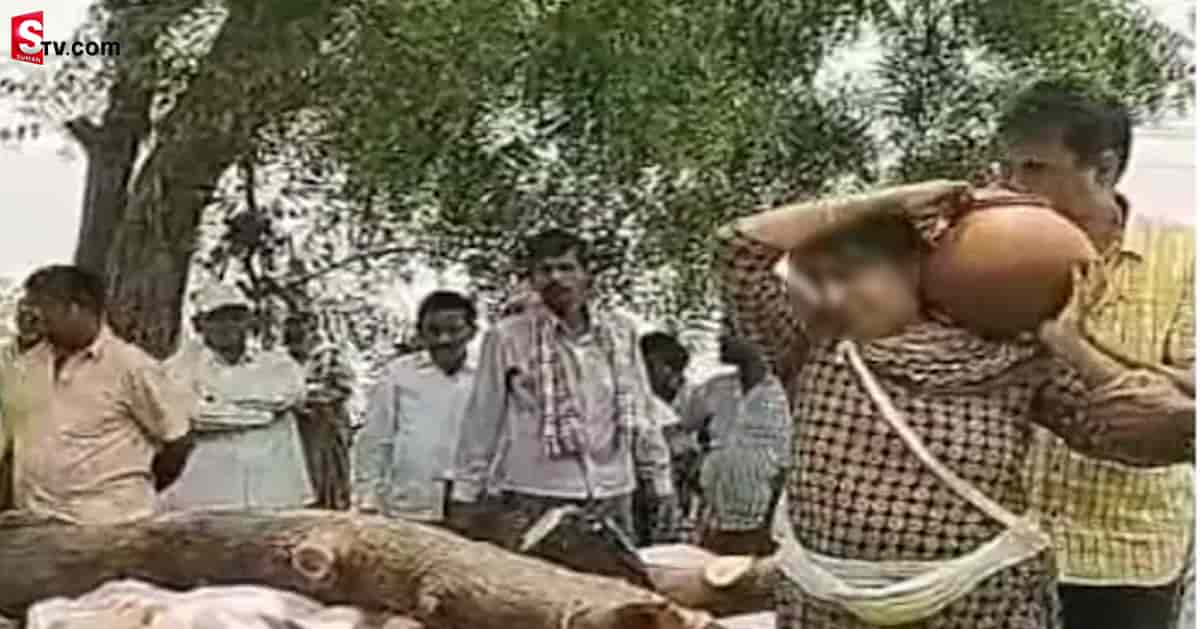 తండ్రికి అంతిమ సంస్కారాలు చేసిన బుణం తీర్చుకున్న కూతురు!