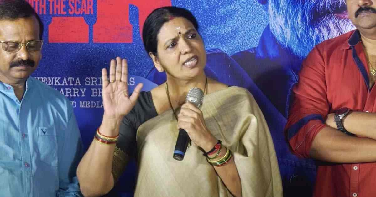 నా కూతుళ్లు లేచిపోయారంటూ పిచ్చి వార్తలు రాస్తారా: జీవిత