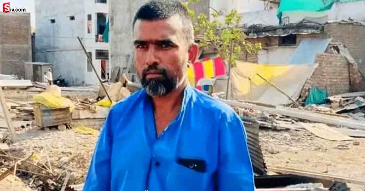 ఊరేగింపులో రాళ్లు విసిరాడంటూ చేతులు లేని వ్యక్తిపై కేసు!