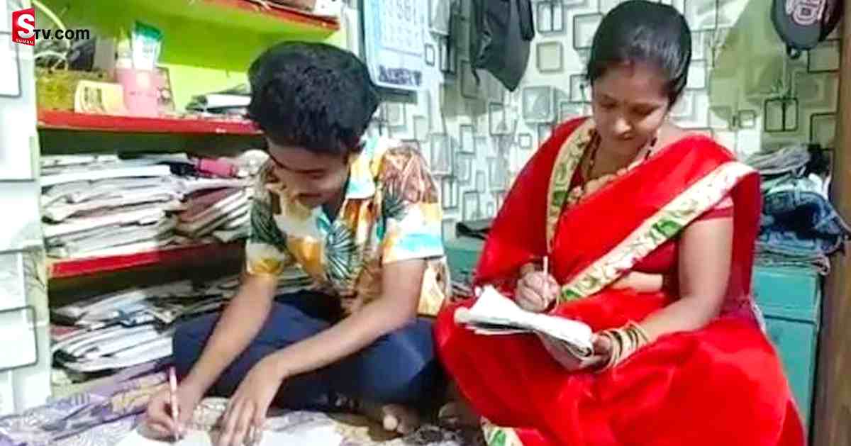 Tenth Exam: పట్టు వదలక..కొడుకుతో కలిసి పది పరీక్షలు రాసిన తల్లి!