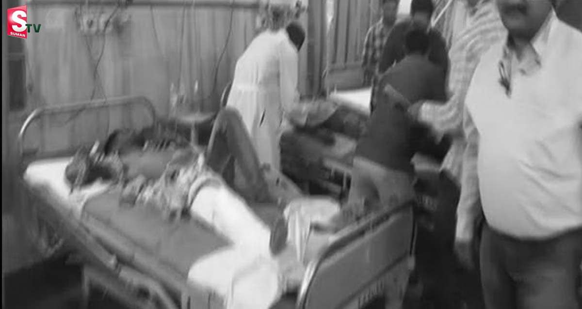 ఘోర రోడ్డు ప్రమాదం… లోయలో పడ్డ పికప్ ట్రక్కు..!