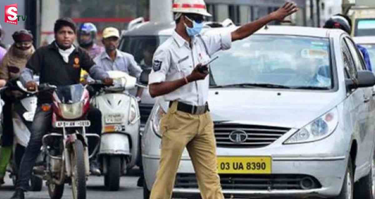 రోడ్డు ప్రమాదాలపై పోలీసుల వినూత్న ప్రచారం..!