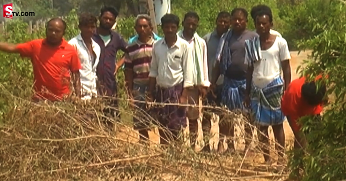 ఆ గ్రామంలో లాక్ డౌన్, ఎవరూ రాకుండా కంచెలు.. కారణం కరోనా మాత్రం కాదు!