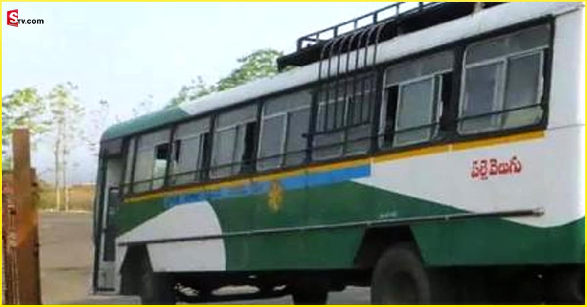 Srikakulam: శ్రీకాకుళంలో దారుణం: బస్సులో కునుకుతీస్తూ చేయి బయటపెట్టింది.. కాసేపటికే షాకింగ్ సీన్!
