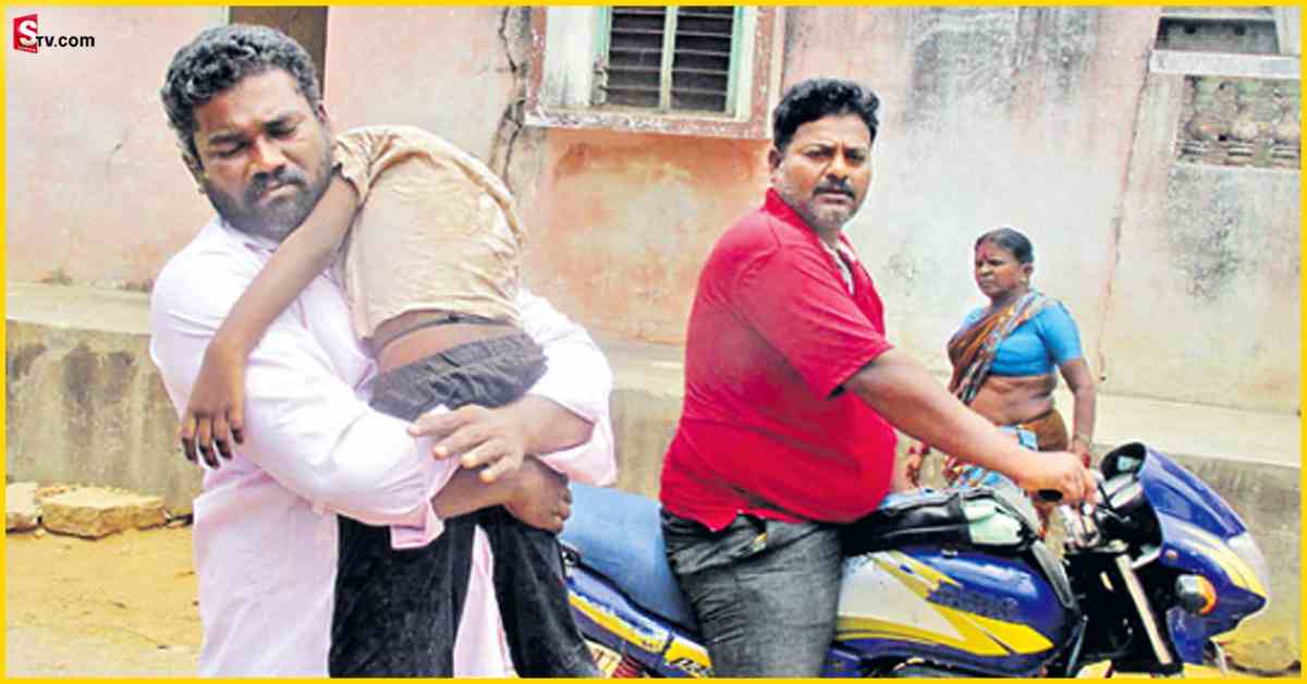 Nellore: అమానవీయ ఘటన..కుమారుడి మృతదేహాన్ని బైక్ పై తీసుకెళ్లిన తండ్రి!