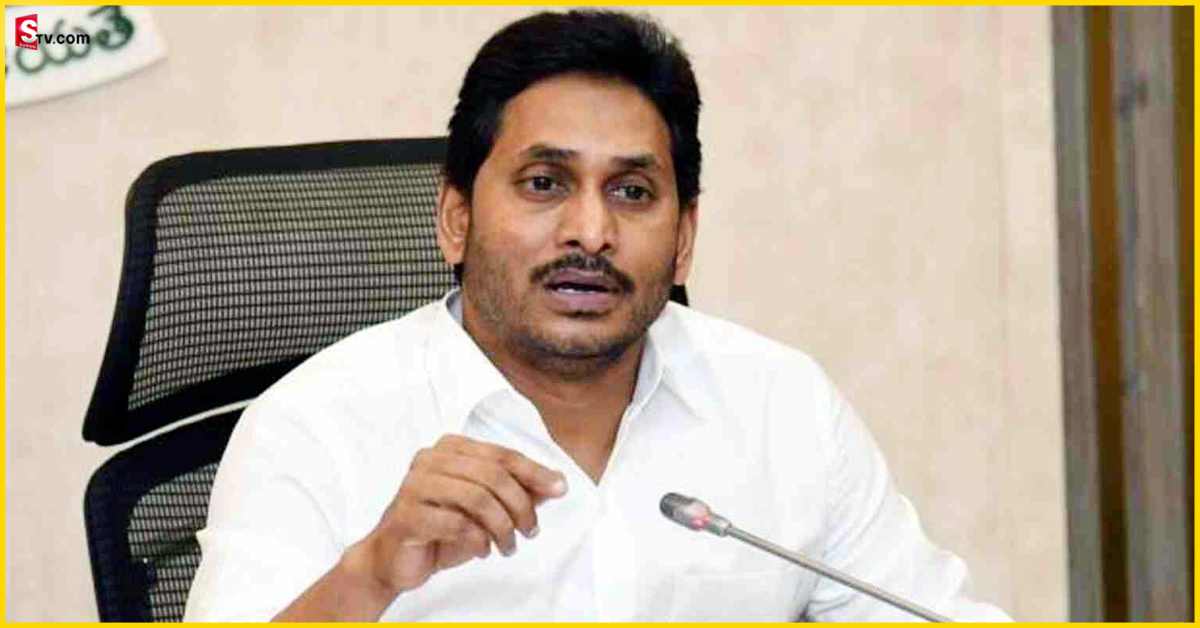 YS Jagan Mohan Reddy: రాష్ట్రమంతటా గుంతలు లేని రోడ్లు కనిపించాలి – CM జగన్