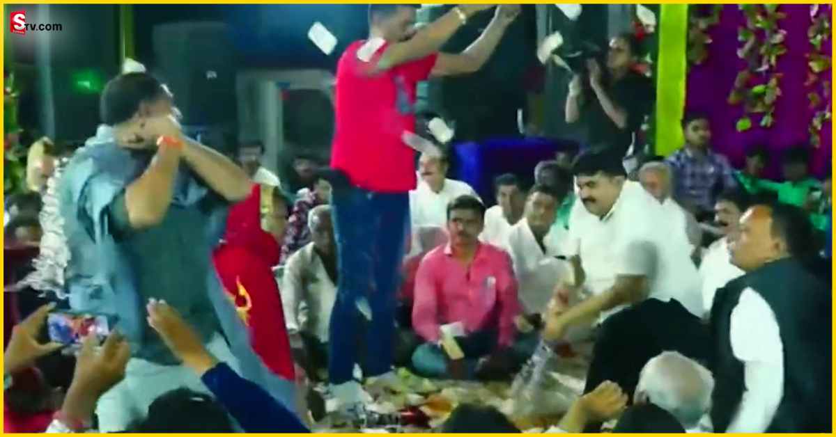 Gujarat BJP Minister: ఇనుప గొలుసులతో కొట్టుకున్న మంత్రి.. విమర్శిస్తున్న జనాలు!