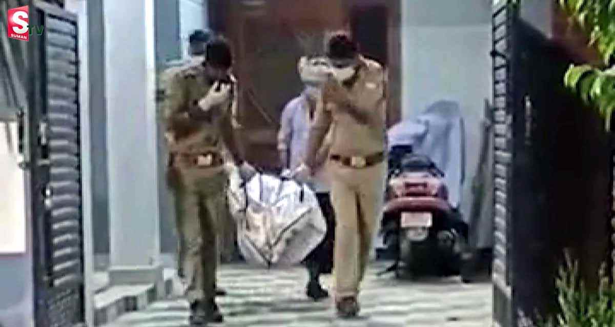 Lucknow: 10 రోజులుగా తల్లి మృతదేహంతోనే కూతురు.. అక్కడ సీన్ చూసి పోలీసులు షాక్!