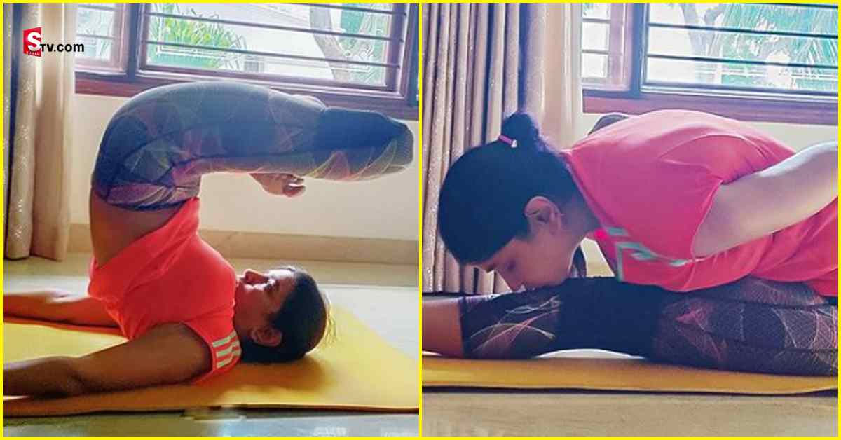 Manchu Lakshmi: మంచు లక్ష్మి యోగాసనాలు.. ఫొటోస్ వైరల్‌!