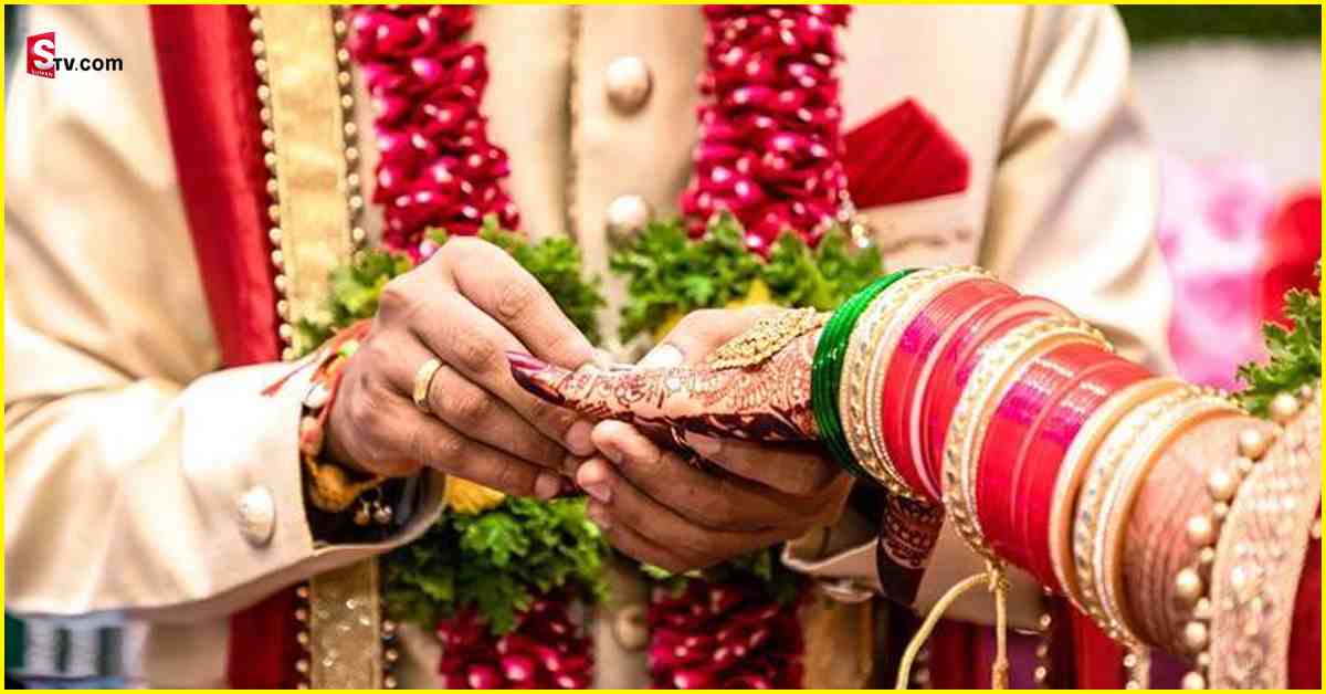AP: పరీక్ష హాల్‌కి ఉంగరాలు తెచ్చుకున్న పదో తరగతి విద్యార్థులు.. ఎగ్జామ్‌ అవగానే పెళ్లి!