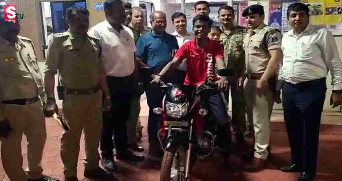 Madhya Pradesh: సైకిల్​పై ‘ఫుడ్’​ డెలివరీ.. మంచి మనసు చాటుకున్న పోలీసులు!