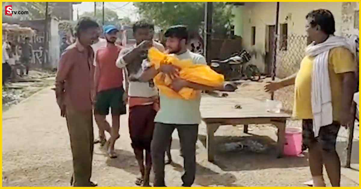 Monkey: వైరల్‌ వీడియో: బ్యాండ్‌ బాజాలతో ఘనంగా కోతికి అంత్యక్రియలు.. రాముడి వస్త్రంతో చుట్టి..