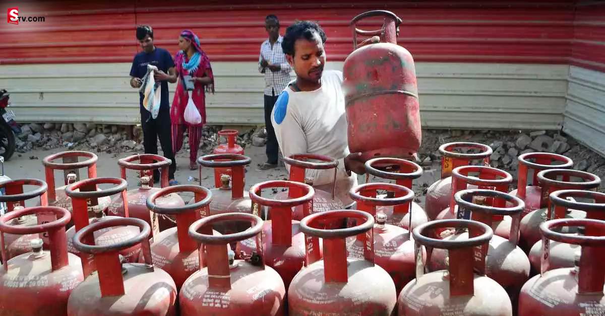 Gas: దెబ్బ మీద దెబ్బ.. గ్యాస్ సిలిండర్ పై రూ. 1000 అదనపు భారం!