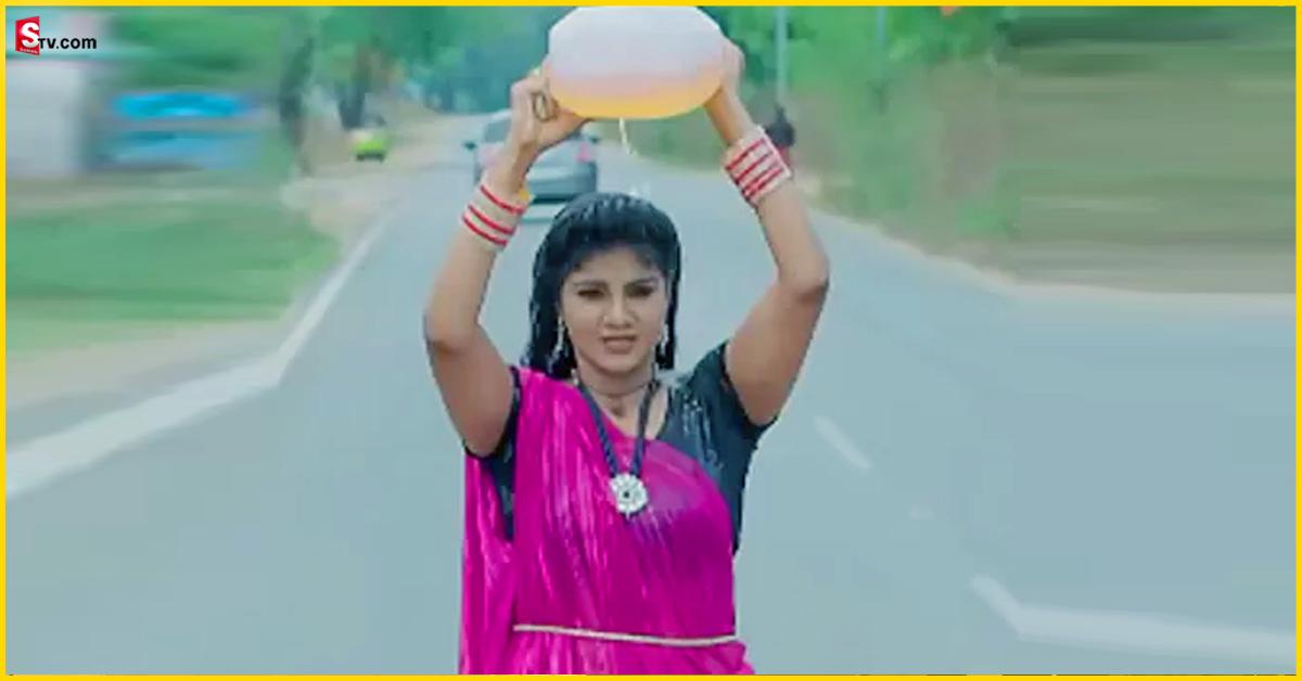 Prema Entha Madhuram: నడిరోడ్డుపై పెట్రోల్ పోసుకున్న సీరియల్ నటి!