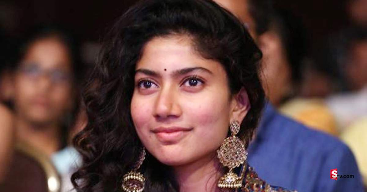 Sai pallavi: సాయిపల్లవి వివాదస్పద వ్యాఖ్యలు! ఆ మాత్రం బుద్ధి లేదా అంటూ నెటిజన్స్ ఫైర్!