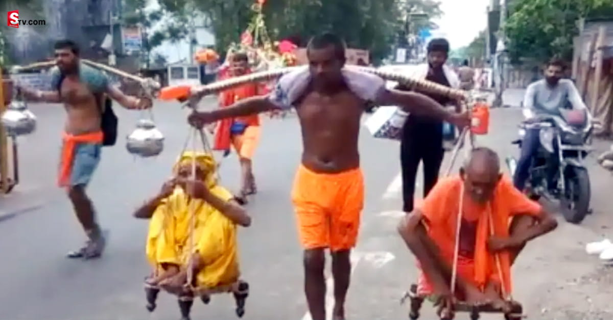 Kanwar Yatra: కలియుగ శ్రవణుడు.. కన్నవాళ్లని కావడిలో కూర్చొబెట్టుకుని మోసుకెళ్తూ..!
