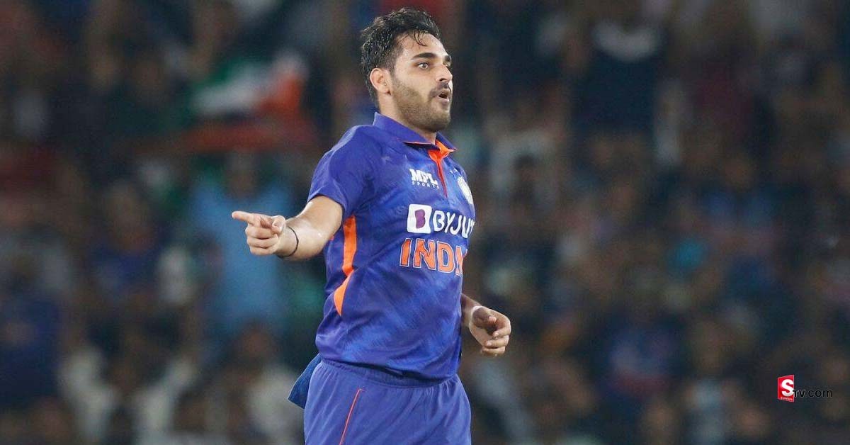 Bhuvaneshwar: భువనేశ్వర్‌ కుమార్‌ సూపర్‌ రికార్డ్.. టీమిండియాలోనే తొలి బౌలర్‌ గా!