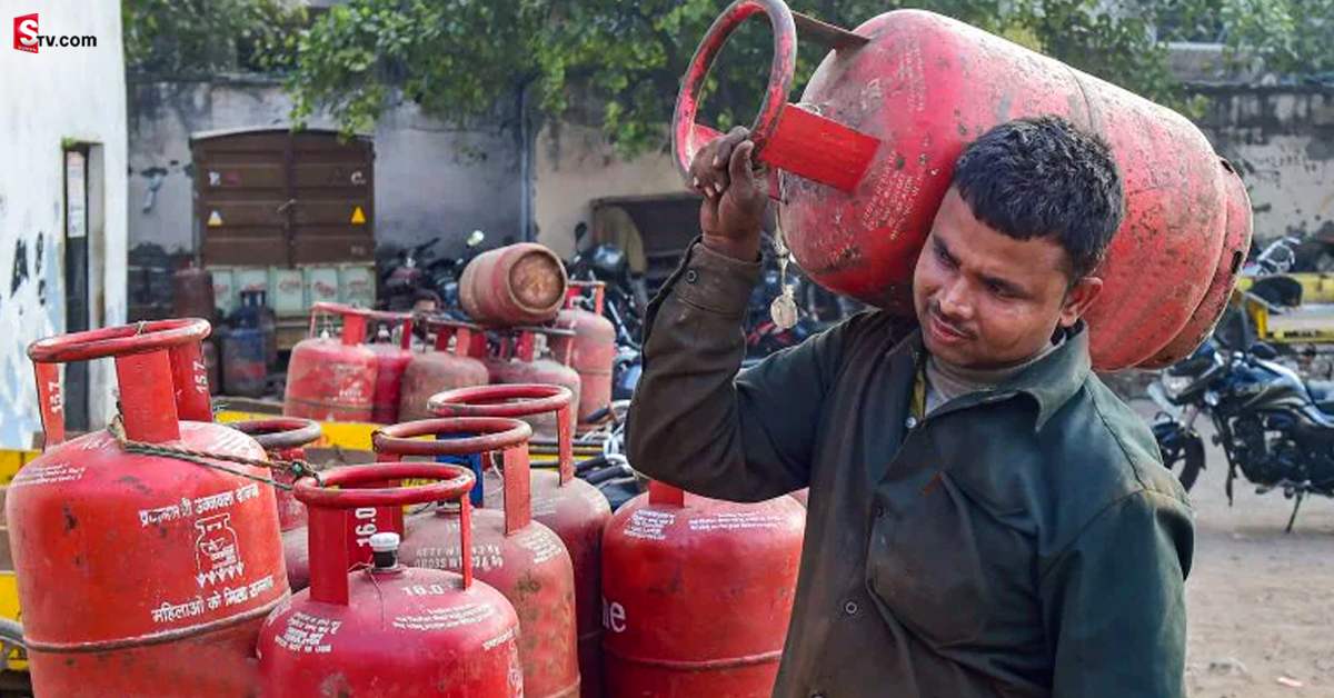 LPG Cylinder Price: సామాన్యులకు భారీ షాక్‌.. మరోసారి భారీగా పెరిగిన గ్యాస్‌ సిలిండర్‌ ధర!