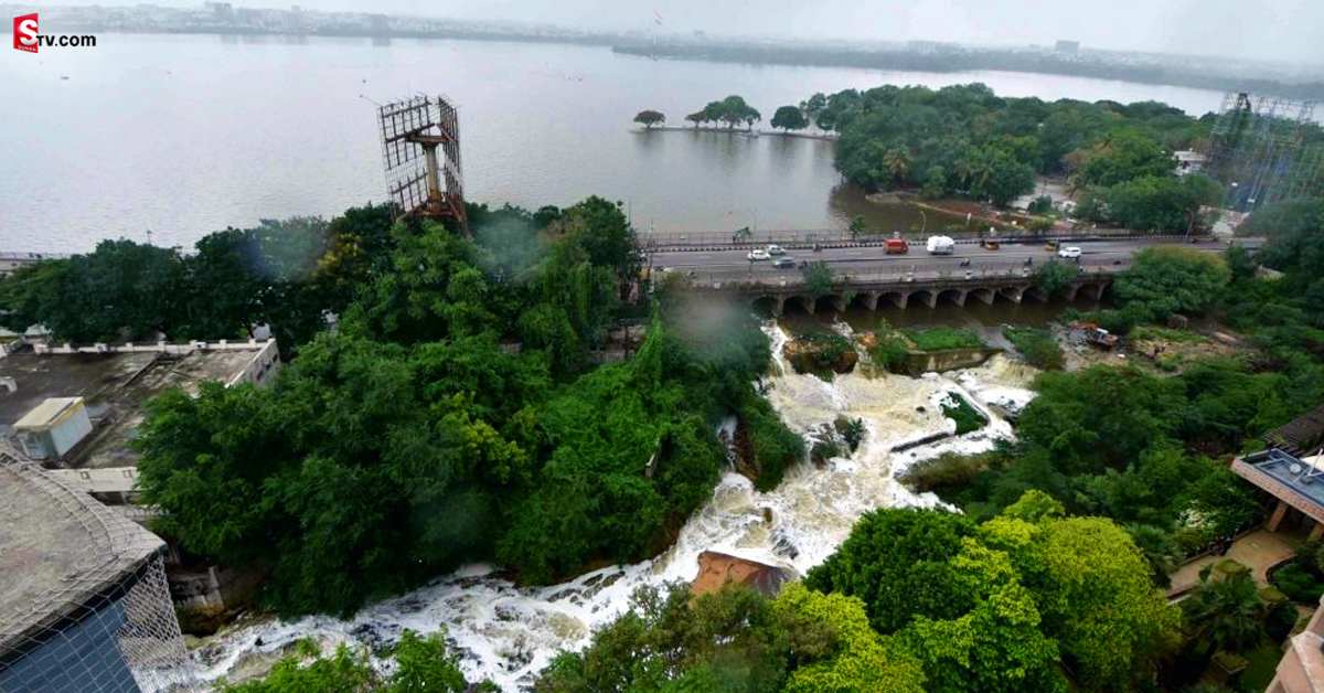 Hyderabad: నిండుకుండను తలపిస్తున్న హుస్సేన్ సాగర్..