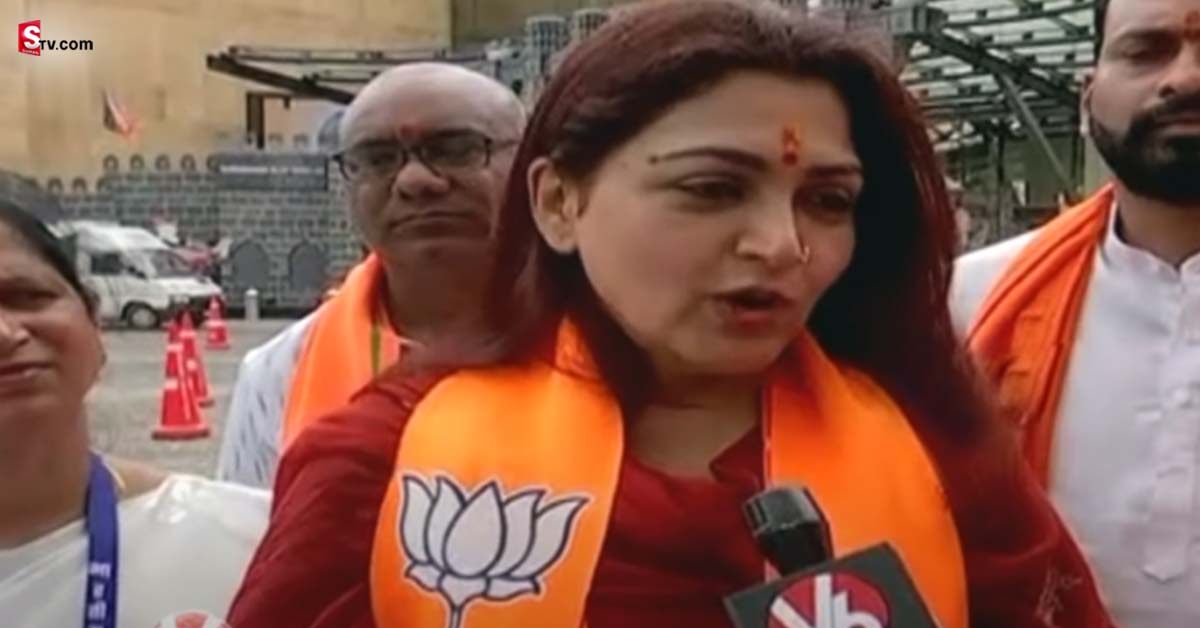 Khushboo: మోదీని చూసిTRS భయపడుతుంది: ఖుష్బూ