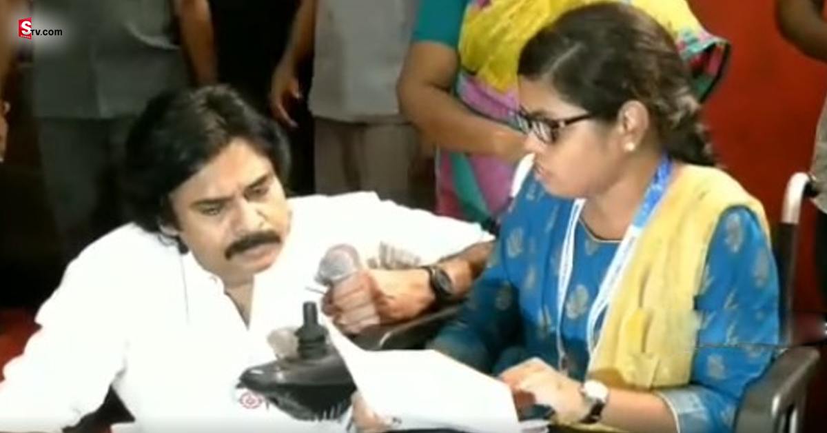 Pawan Kalyan: దటీజ్‌ పవన్‌.. ఫోటో వైరల్‌.. ఎక్కడ తగ్గాలో ఆయనకు బాగా తెలుసు!
