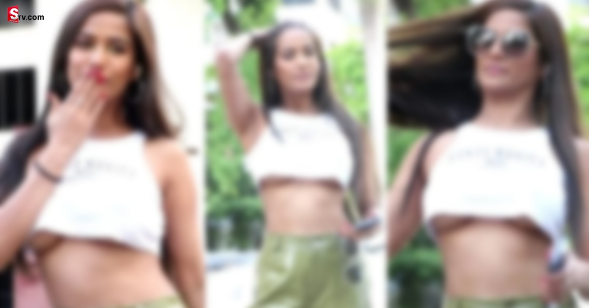 Poonam Pandey: ఆ దుస్తులు లేకుండా నడిరోడ్డుపై ప్రత్యక్షమైన బాలీవుడ్ బ్యూటీ.. ఫొటోస్ వైరల్!