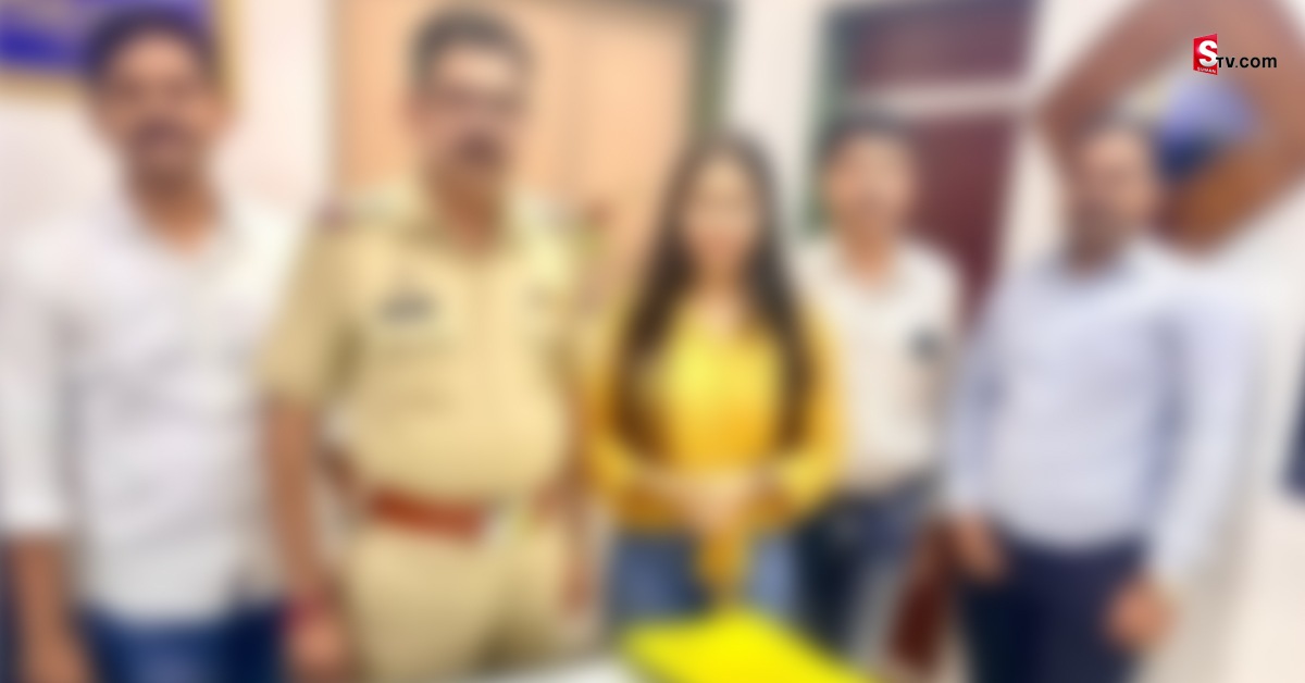 Mumbai: లక్షలు మోసపోయిన సినీ నటి! ఇండస్ట్రీ అంతా ఈమె గురించే టాపిక్!