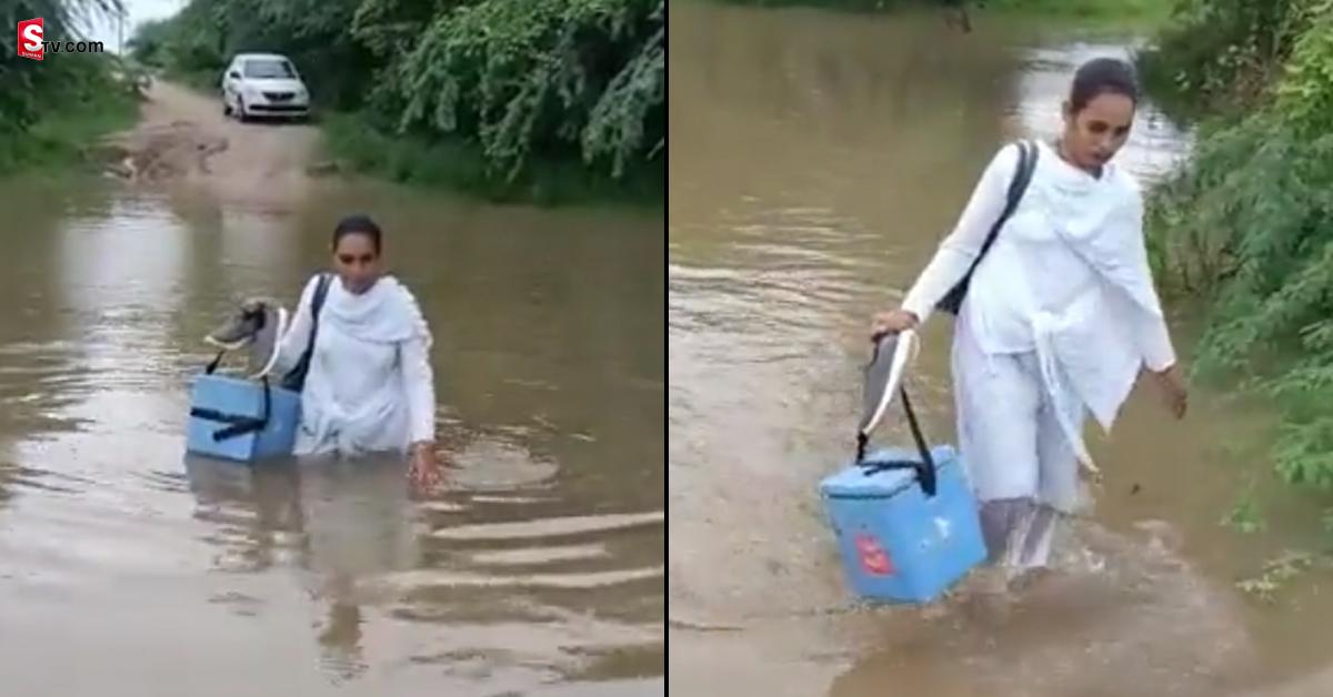 వీడియో: ఊరి ప్రజల కోసం.. నడుముల్లోతు నీళ్లలో ప్రభుత్వ ఉద్యోగి సాహసం!