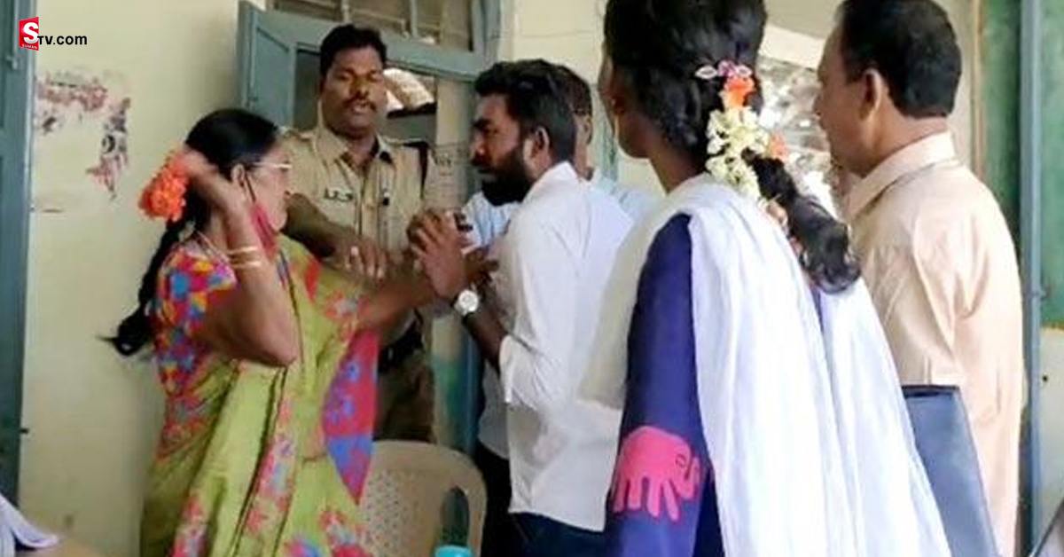 Rajampet: ఏబీవీపీ నాయకుడి చెంప చెళ్లుమనిపించిన టీచరమ్మ!
