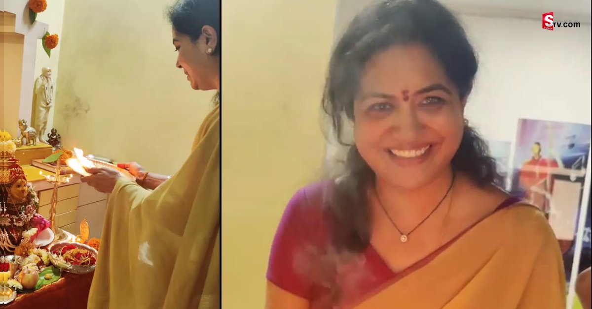 Singer Sunitha: శ్రావణ శుక్రవారం పూజ చేసిన సింగర్‌ సునీత..